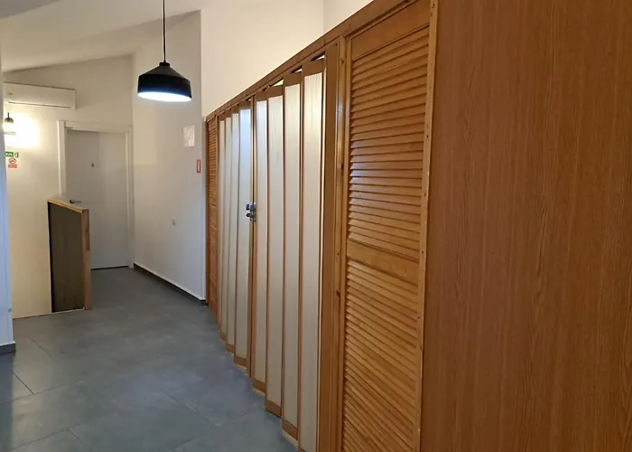 Ris Unirii ,centru Konukevi Bükreş