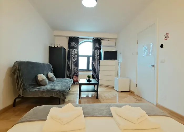 Ris Unirii ,centru Konukevi Bükreş